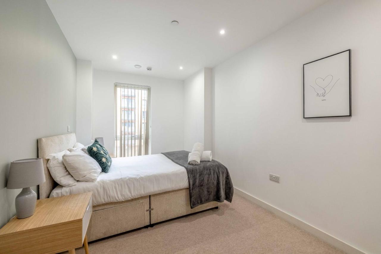 2 Bed At Slough Station & Parking - London In 20 Mins Apartment Exterior photo