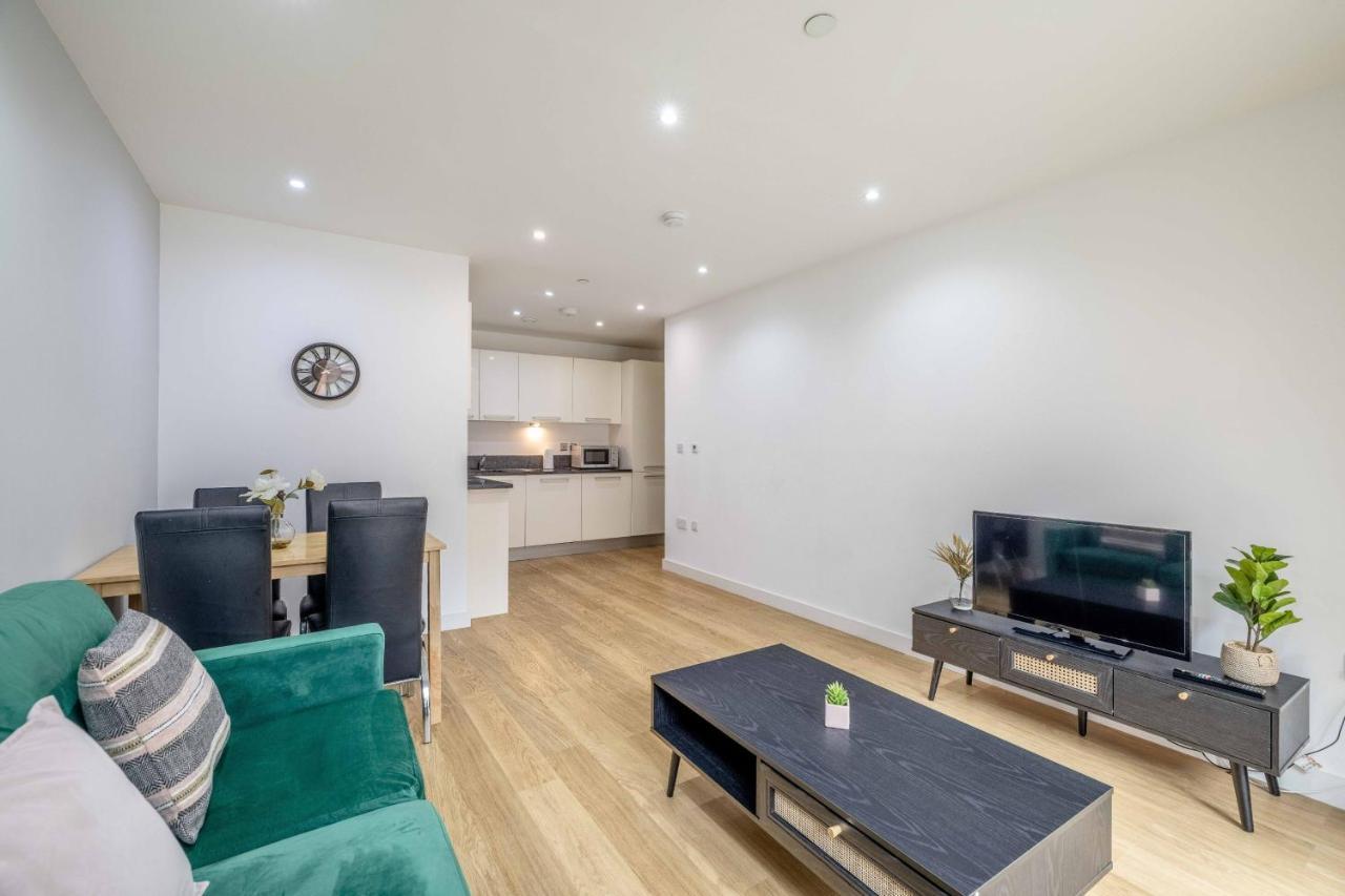 2 Bed At Slough Station & Parking - London In 20 Mins Apartment Exterior photo