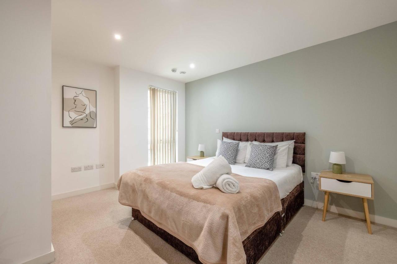 2 Bed At Slough Station & Parking - London In 20 Mins Apartment Exterior photo