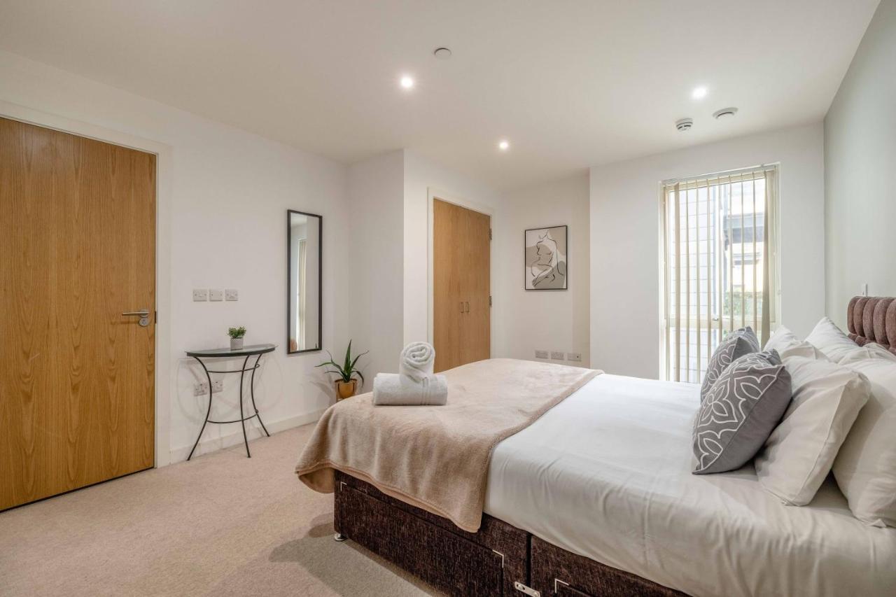 2 Bed At Slough Station & Parking - London In 20 Mins Apartment Exterior photo