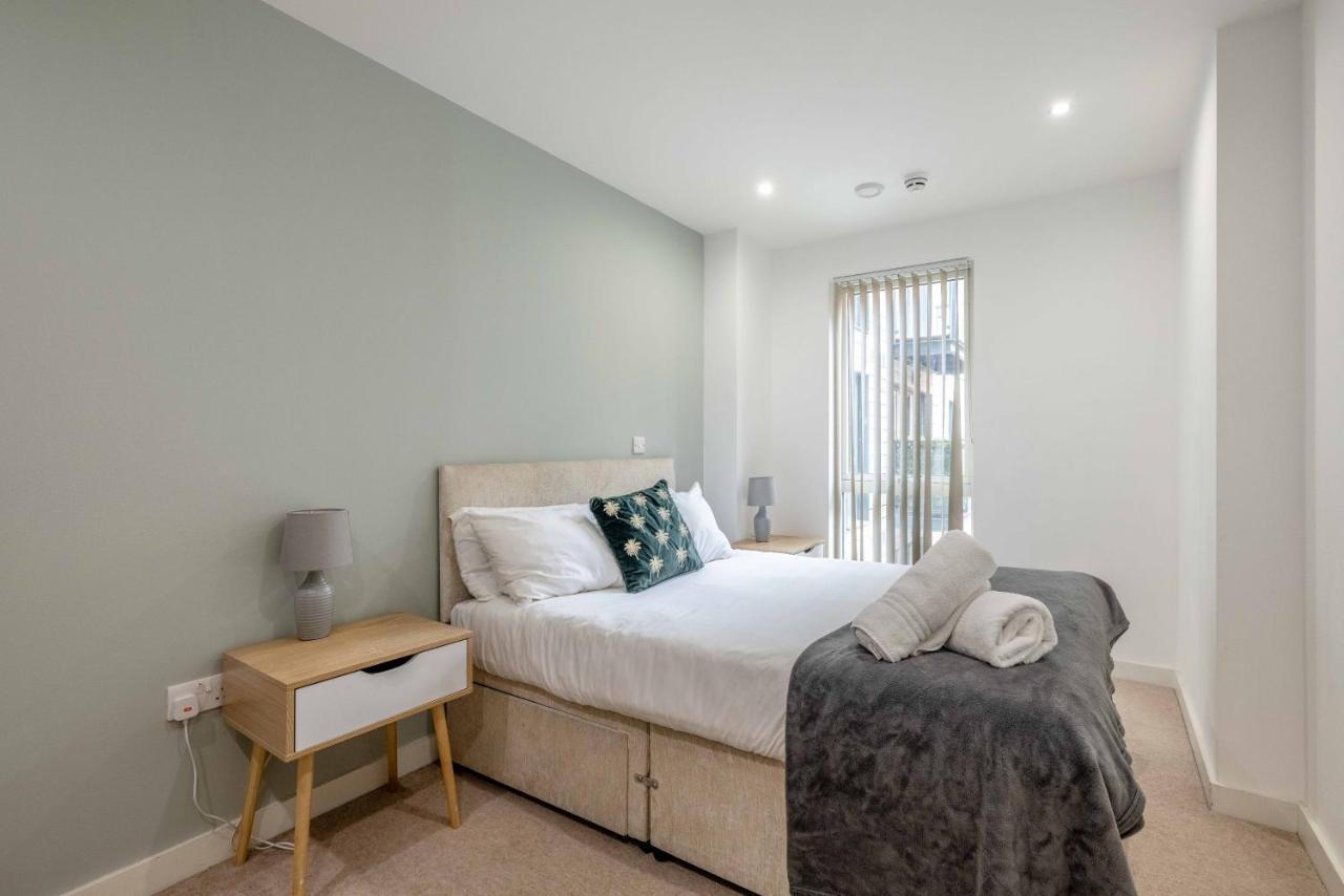 2 Bed At Slough Station & Parking - London In 20 Mins Apartment Exterior photo